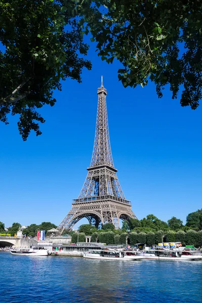 Torre Eiffel em Paris com Sena, França — Fotografia de Stock