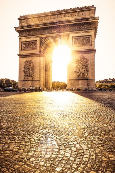Ηλιοβασίλεμα πάνω από την Αψίδα του Θριάμβου, Παρίσι — Φωτογραφία Αρχείου