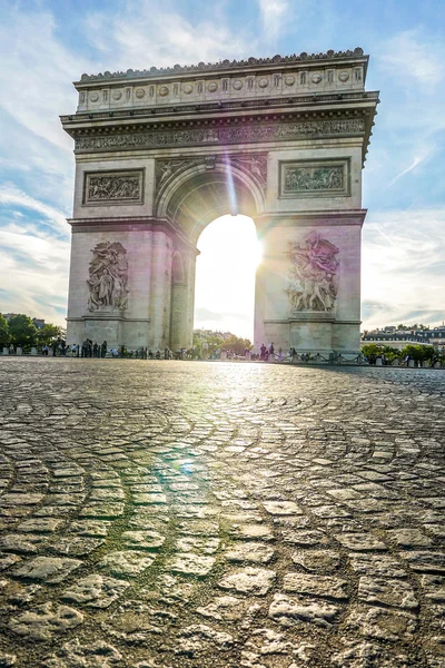 Frumos apus de soare deasupra Arcului de Triumf, Paris — Fotografie, imagine de stoc