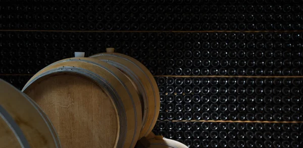 Underground wine cellar, Wooden barrels, bottles storage, — Stock Photo, Image