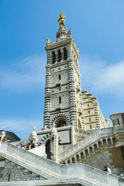 Bazylika Notre Dame de la Garde i starego portu w Marsylii — Zdjęcie stockowe