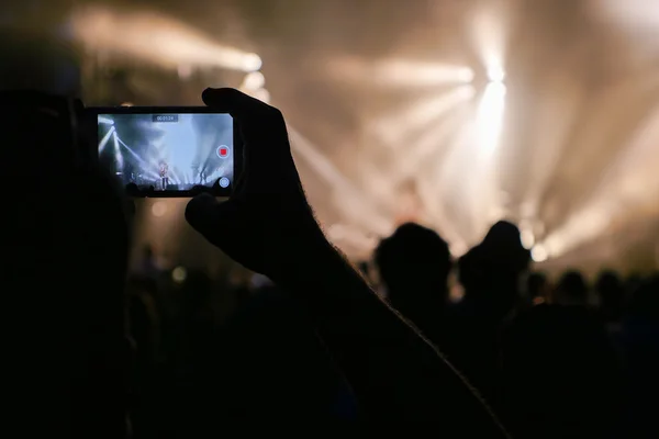 No concerto de rock. Mostra de luz — Fotografia de Stock