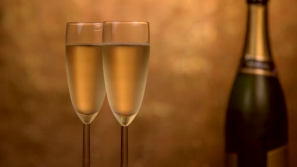 Champagne glasses over holiday bokeh blinking background, rotating on turntable, glasses with sparkling wine, celebration, party — Stock Video