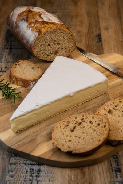 Brie cheese triangle with bread and parsley — Stock Photo, Image