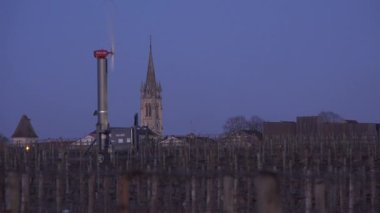 KADIN, POMEROL, HAVA TÜRKETLERİ VINEYARD 'DA HAVA KARIŞLARI BORDEAUX VINEYARD' IN SUB-ZERO TEMPERATÜRÜRLERİ