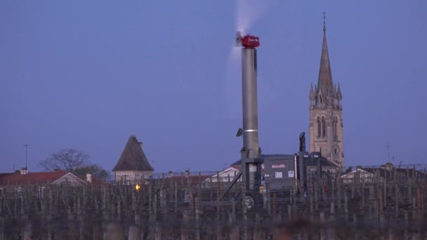 GIRONDE, POMEROL, WIND TURBINES ARE USED AS AIR STIRRERS IN VINEYARD DURING SUB-ZERO TEMPERATURES OF MARS 2021, BORDEAUX VINEYARD — Stock Video