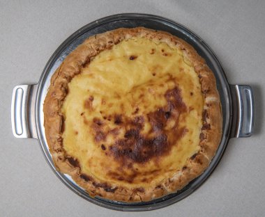 Parisli turta, bir tabak fotokopi alanında servis edilen klasik turta.