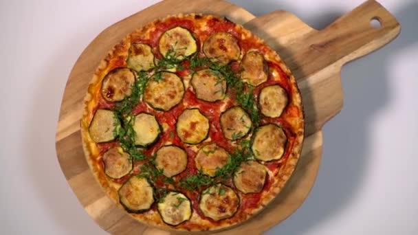 Recette de quiche provençale végétarienne aux légumes, courgettes, tomate, poivre, oignon, persil — Video
