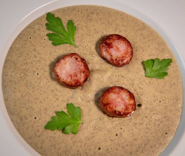 Mercimek ve sosis kreması tarifi. 