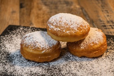 Taze pişmiş kayısı reçelli çörekler, jöleli çörekler, Amerika 'da çörekler.