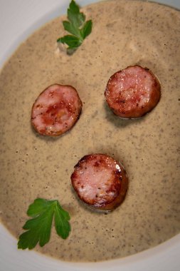 Mercimek ve sosis kreması tarifi. 