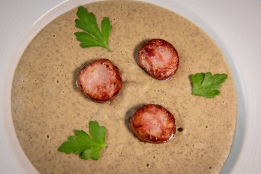 Mercimek ve sosis kreması tarifi. 