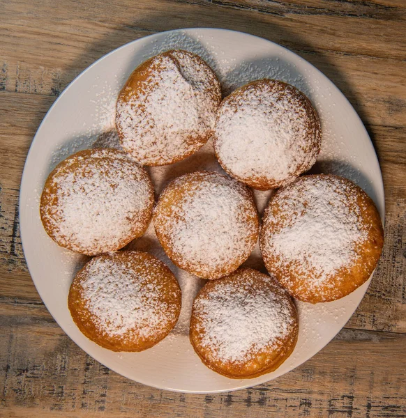 Freshly cooked Apricot jam doughnuts, referred to as jelly doughnuts, donuts in the US — Stock Photo, Image