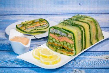 Mermer sebze, somon ve langoustine, terrine somon ve Langoustine tarifi. Yüksek kalite fotoğraf