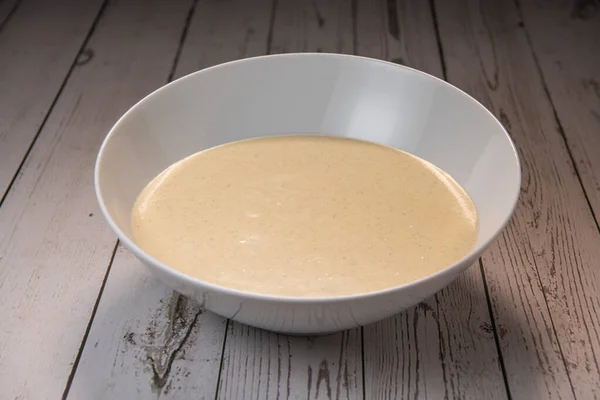 Рецепт для заварного крема, кондитерская база, чтобы сопровождать десерты — стоковое фото