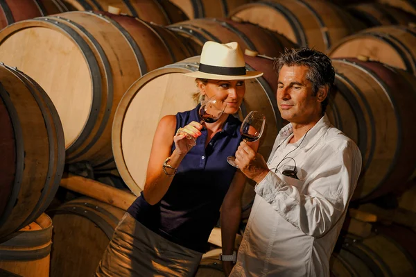 Tourism - Couple tasting wine in a cellar — Stock Photo, Image