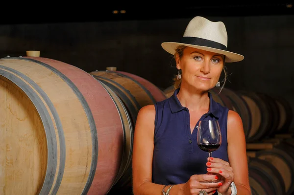 Tourism - Man tasting wine in a cellar-Winemaker — Stock Photo, Image