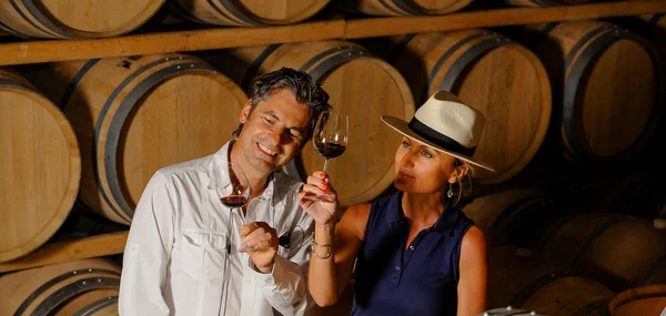 Tourism - Couple tasting wine in a cellar — Stock Photo, Image