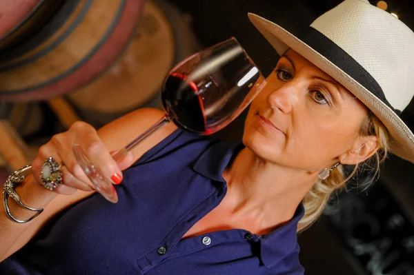 Tourism - Man tasting wine in a cellar-Winemaker — Stock Photo, Image