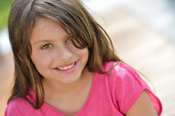 Sorrindo Jovem Menina — Fotografia de Stock