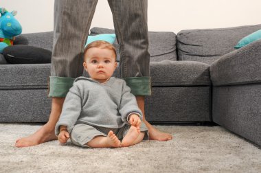 Baba ve yeni doğan bebek