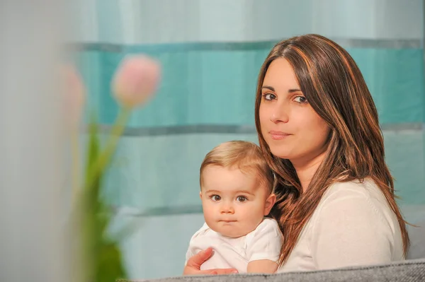 Madre y bebé — Foto de Stock