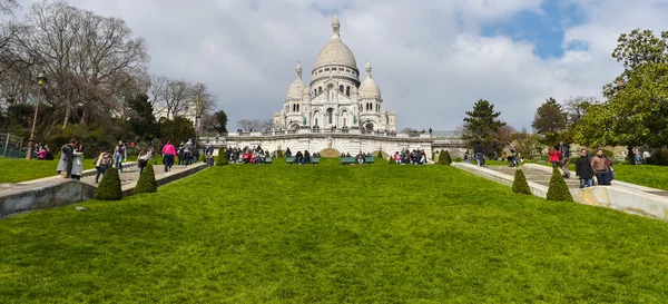 Basilikan på Sacred Heart i Montmartre-Paris — Stockfoto