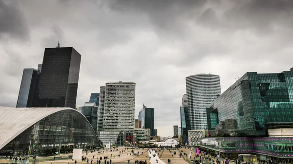 Il quartiere degli affari La Defense di Parigi — Foto Stock