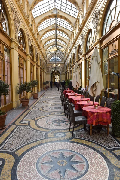 França, Paris, interior do famoso café terraço na Galerie Vivien — Fotografia de Stock