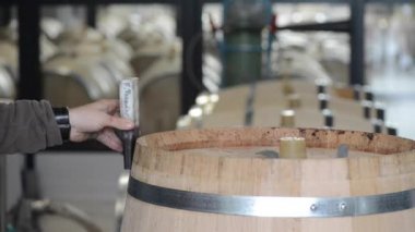 Inerting karbon dioksit bir varil kırmızı hasat için.