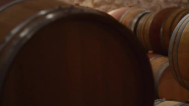 Mahzeni şarap yapımı-şarap varil