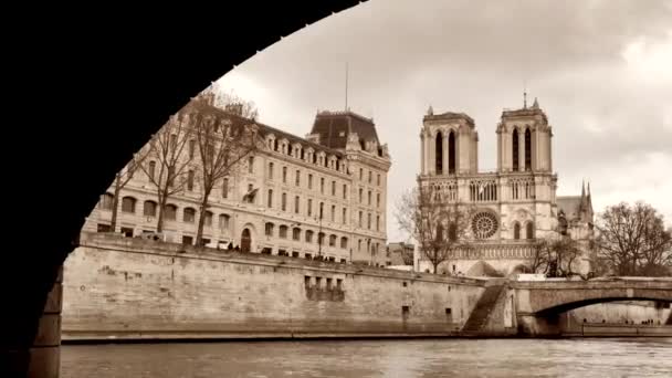 Pont des Arts-Notre Dame Cathedral, Париж, Франция — стоковое видео
