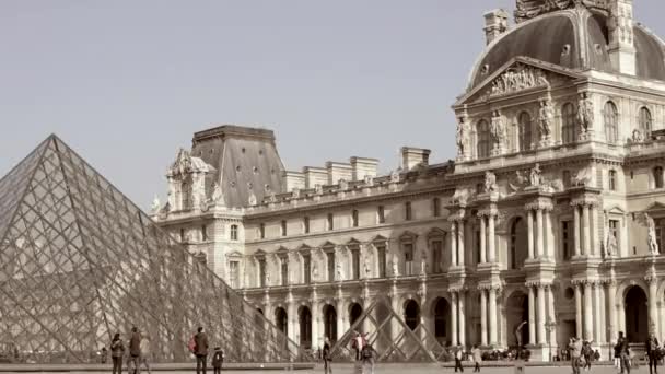 França, Paris, Jardim das Tulherias, Jardin des Tuileries, Museu do Louvre — Vídeo de Stock