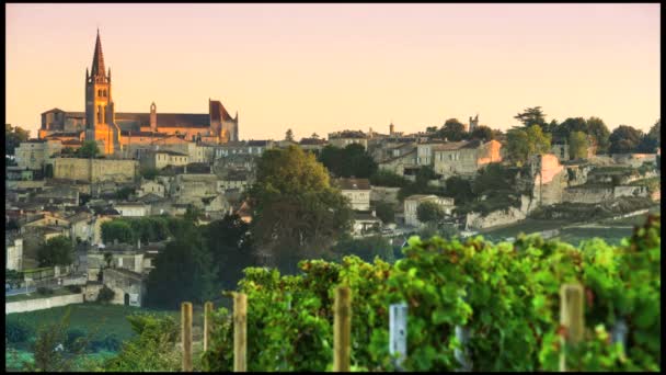 Time Lapse-Sunrise na aldeia de Saint-Emilion-Bordeaux Vine — Vídeo de Stock