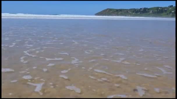 Sea, Sand and Rocks, Normandie, Francia — Video Stock