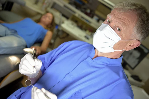 Dentist doing dental examination — Stock Photo, Image