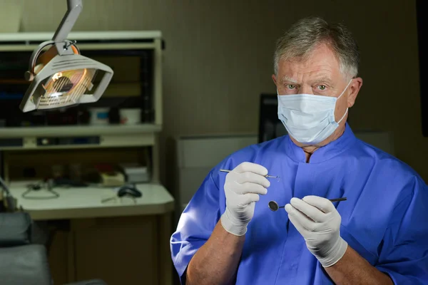 Dentist doing dental examination — Stock Photo, Image