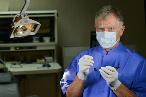 Dentist doing dental examination — Stock Photo, Image