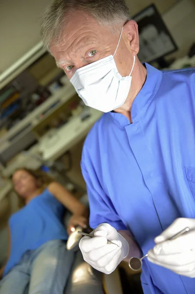 Dentist doing dental examination — Stock Photo, Image