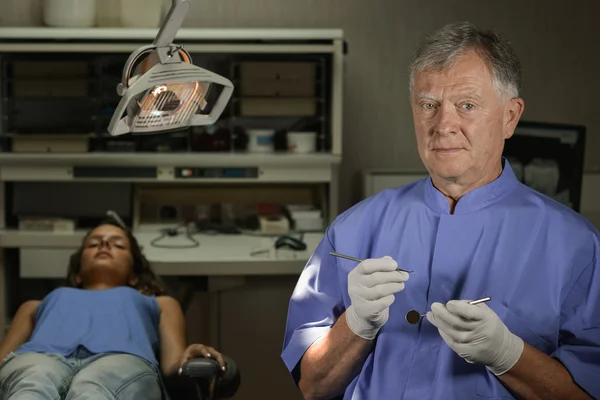 Dentist doing dental examination — Stock Photo, Image