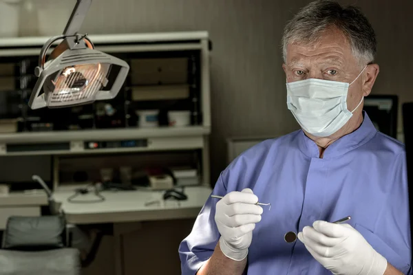 Dentist doing dental examination — Stock Photo, Image