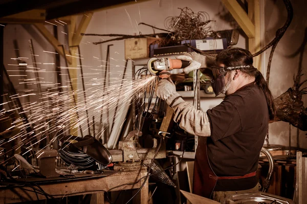 Metal worker Grinding with sparks in workshop — Stock Photo, Image