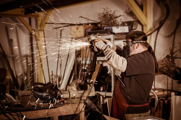 Metal worker Grinding with sparks in workshop — Stock Photo, Image