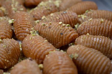 Lübnan usulü Maakaroun böreği: ince buğday irmiği, un, tereyağı, yağ, yer anason. Yüksek kalite fotoğraf