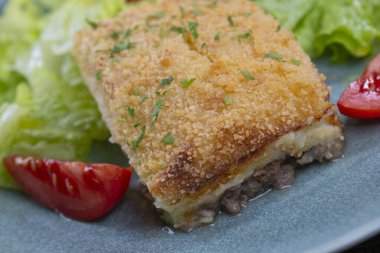 Hachis parmentier, patates püresi ve kıymalı Fransız yemeği. Yüksek kalite fotoğraf