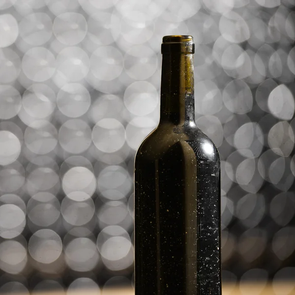 Bouteille de vin dans une cave de vieillissement . — Photo