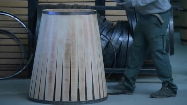 制造酒桶-波尔多葡萄园 — 图库视频影像