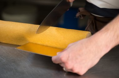 Pasta çikolata Yule günlükleri hazırlama onun atölye