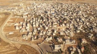 Filistinli mülteciler Anata Kampı Güvenlik Duvarı 'nın Arkasında Pisgat Zeev Mahallesi, Kudüs, İsrail / Filistin