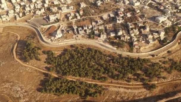 パレスチナ難民キャンプ アナタセキュリティ ウォールの後ろイスラエル パレスチナのエルサレムのピサガト ゼエヴ地区に近い空中の景色 — ストック動画